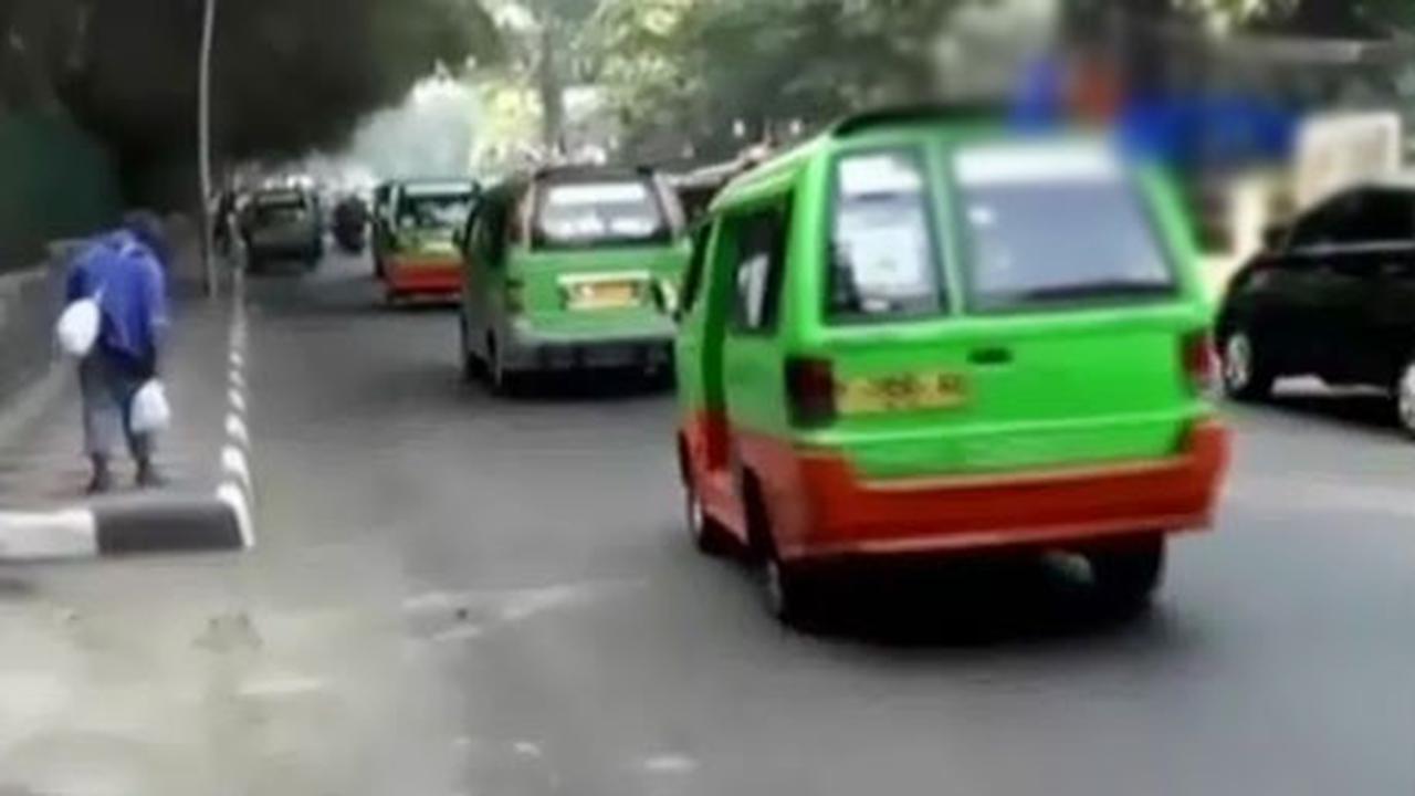 (lip6 Petang) Mobil Plat B-140919