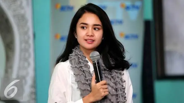 Michelle Ziudith mendapatkan kejutan spesial dari aplikasi Galaxy Gift Indonesia.