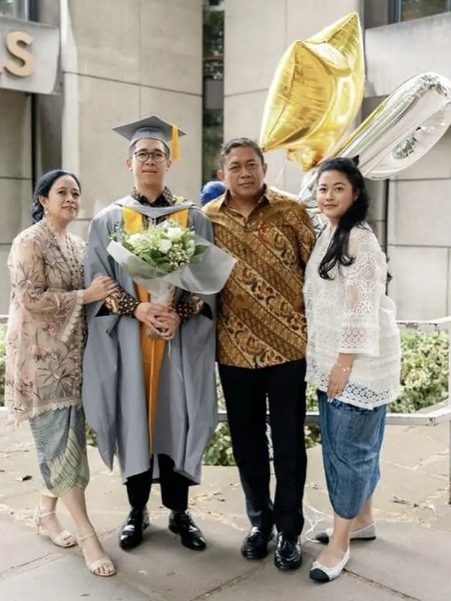 Tampilan Puan Mahari saat menghadiri kedua anaknya wisuda di London, credit: @puanmaharaniri