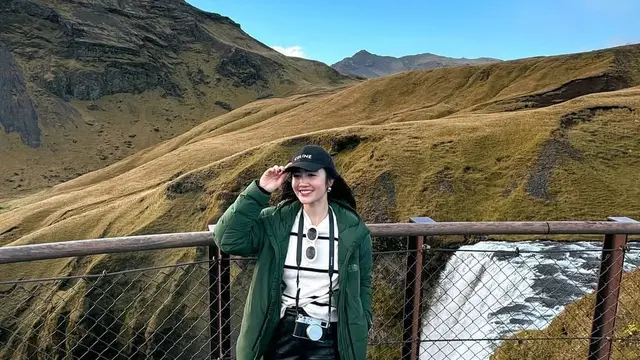 Gaya Febby Rastanty saat Liburan di Luar Negeri. (instagram/febbyrastanty)