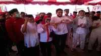 Calon Wakil Bupati Indramayu Lucky Hakim bersama Calon Bupati Nina Agustina menyerahkan berkas ke KPU beberapa waktu lalu. Foto (Istimewa)