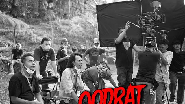 6 Potret Vino G Bastian di Balik Layar Saat Main Film Horor Qodrat