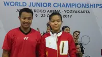 Rehan Naufal Kusharjanto / Siti Fadia Silva Ramadhanti meraih medali perak dalam Kejuaraan Dunia Bulu Tangkis 2017 yang berlangsung di GOR Among Rogo, Yogyakarta, Minggu (22/10/2017). (Liputan6.com/Switzy Sabandar)