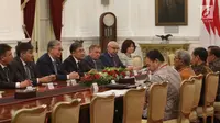 Suasana saat Presiden Jokowi menerima Ketua Senat Parlemen Republik Kazakhstan di Istana Merdeka, Jakarta, Selasa (13/3). Kedatangan perwakilan Parlemen Kazakhstan menyampaikan undangan dari Presiden Nursultan Nazarbayev. (Liputan6.com/Angga Yuniar)