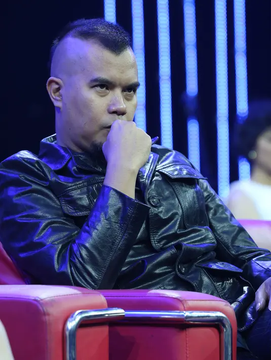“Ya kalo cemburuan dari dulu cemburuan, manja dari dulu manja, sekarang jadi nggak kuat sama bau-bauan, bau apa aja.” papar Ahmad Dhani. (Andy Masela/Bintang.com)