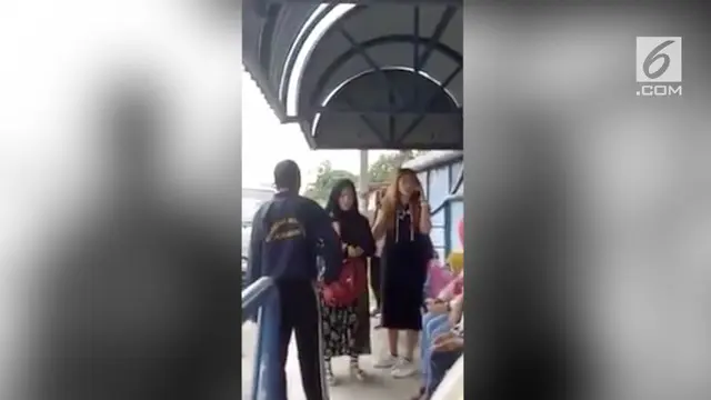 Beredar video seorang wanita asal Indonesia ditampar pria Malaysia karena tak menggunakan hijab.
