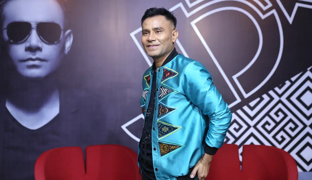 Di setiap produk yang ditawarkan, Judika selalu memperlihatkan ciri kearifan lokal mulai dari bahan kain yang digunakan hingga desain dengan tren kekinian. (Nurwahyunan/Bintang.com)