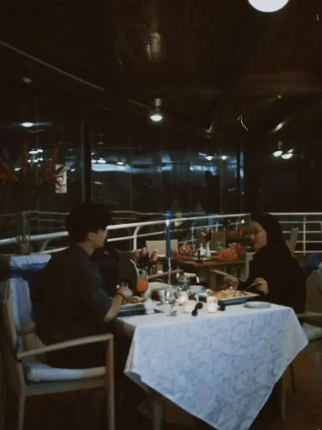 5 Momen Dinda Hauw dan Rey Mbayang Rayakan Anniversary Pernikahan, Romantis