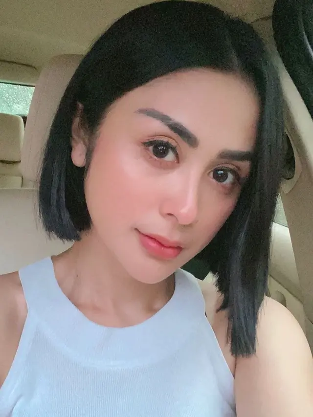 5 Potret Terbaru Selvi Kitty dengan Gaya Bob Hair, Bak Remaja SMA