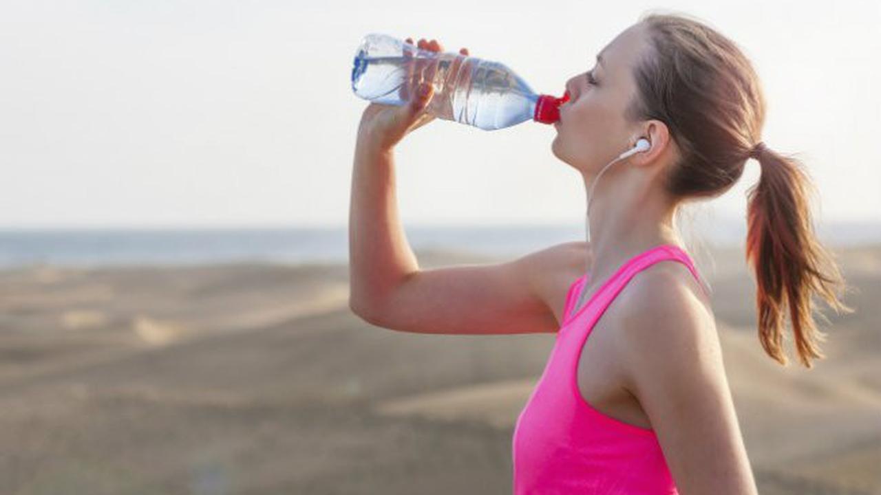 Mengejutkan, Ini Bahaya Mengisi Ulang Botol Minum Setiap Hari 