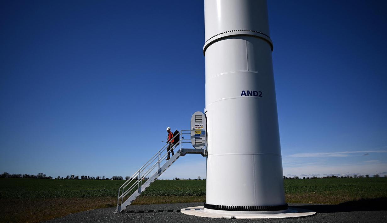 Ladang angin yang berada di luar La Rochelle, Prancis ini akan diresmikan pada bulan Mei mendatang. (Christophe ARCHAMBAULT/AFP)