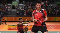 Ganda campuran Indonesia, Tontowi Ahmad/Liliyana Natsir, meraih medali emas pada Olimpaide Rio 2016. (AFP/Goh Chai Hin)