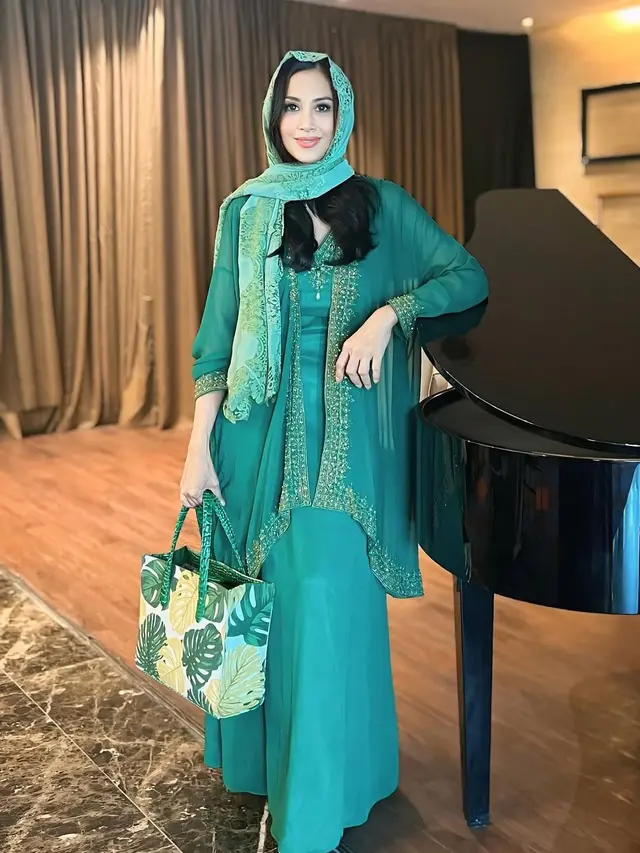 Model Dress Panjang Diah Permatasari