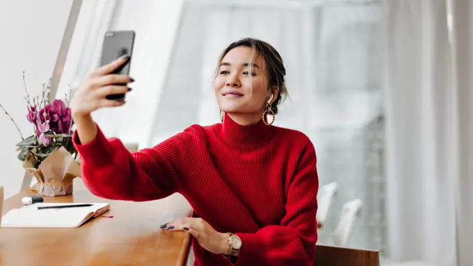 perempuan foto selfie