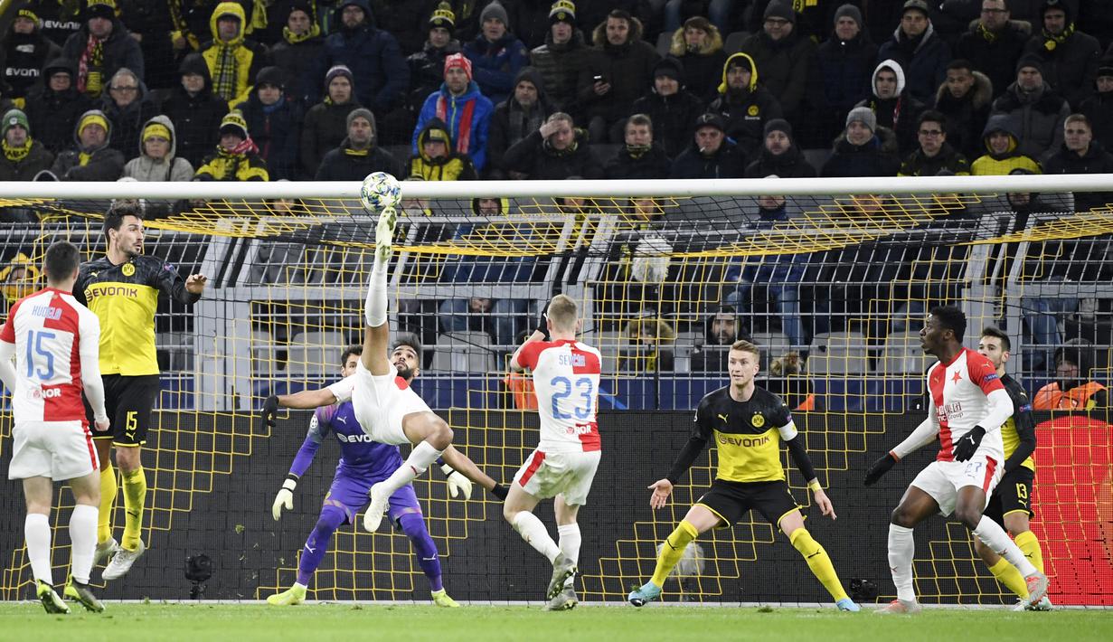 Abdulla Yusuf Helal melengkapi kuota pemain asing Persija Jakarta. Ia didaftarkan ke dalam skuad Macan Kemayoran untuk mengisi slot regional Asia. (AFP/Ina Fassbender)