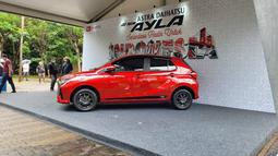 Selain dari sisi eksterior, Daihatsu Ayla juga terdapat perubahan pada sisi transmisi. Generari terbaru Daihatsu Ayla ini mengusung transmisi Dual Mode Continuously Variable Transmission (D-CVT). Transmisi ini diadopsi dari beberapa model yang sebelumnya telah diluncurkan, seperti All New Xenia, Rocky, dan All New Sirion.