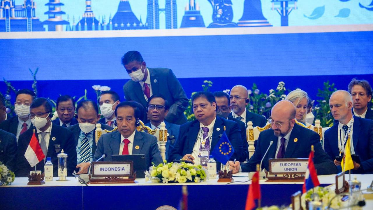 Presiden Joko Widodo (Jokowi) ketika menghadiri KTT Asia Timur (EAS) ke-17 pada Minggu (13/11) di Hotel Sokha, Phnom Penh, Kamboja