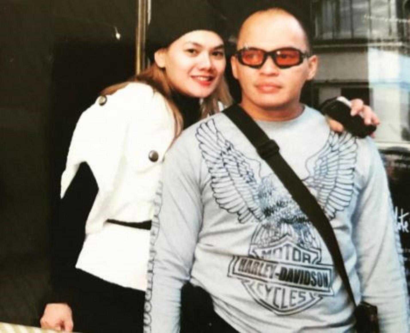 Sarita Abdul Mukti mengunggah foto suaminya, Faisal Haris, bersama Jennifer Dunn (Instagram/@queen_saritaabdulmukti)