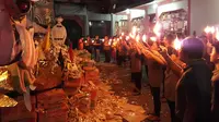 Melihat Upacara Cioko Umat Buddha, Mengantarkan Leluhur dengan Doa dan Dana