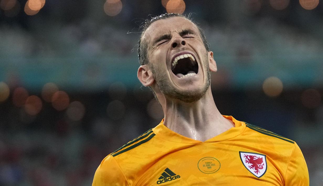 Gareth Bale menjadi aktor terjadinya peluang-peluang dan kedua gol yang terjadi, walau dirinya gagal menuntaskan tendangan pinalti. Ia mampu melesatkan umpan ke Aaron Ramsey dan Connor Roberts untuk dikonversi menjadi gol. (Foto: AP/Pool/Darko Vojinovic)