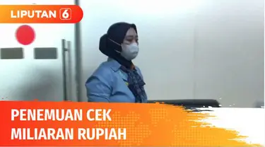 Petugas kebersihan di Bandara Soekarno Hatta Tangerang, Banten, menemukan dompet berisi cek sebesar Rp 35,9 miliar. Atas kejujurannya, penemu cek diganjar kenaikan pangkat menjadi supervisor petugas kebersihan.