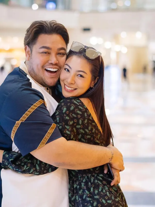 [Bintang] Ivan Gunawan dan Faye Malisorn