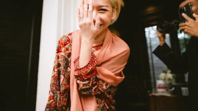 Gaya Bunga Citra Lestari Rayakan Ulang Tahun Sambil Bukber Keluarga, Paduan Gamis dengan Tas Hermes dan Sandal Prada