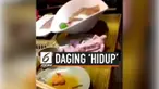 Daging mentah yang terhidang di meja dan akan disantap oleh pengunjung restoran tiba-tiba bergerak sendiri. Tak hanya itu, daging tersebut juga loncat dari meja. Insiden ini membuat pengunjung restoran histeris melihatnya.