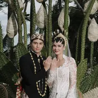 Sebagai sosok yangberkecimpung di dunia fashion, Luna Maya tampak terlibat dalam keseluruhan look Maxime Bouttier. Simak kisah menarik-nya di sini! [@lunamaya].