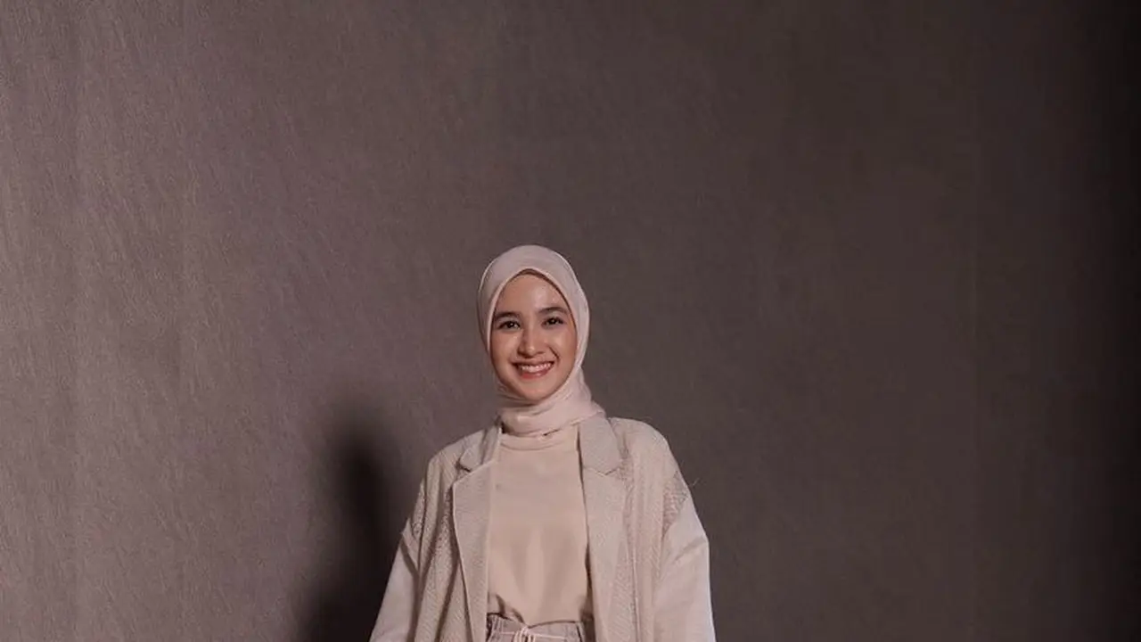 Ide Baju Lebaran Simple dari Cut Syifa