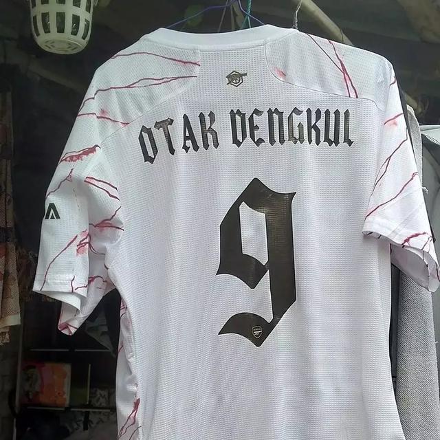 10 Nama Punggung Nyeleneh di Baju Jersey Ini Bikin Geleng Kepala