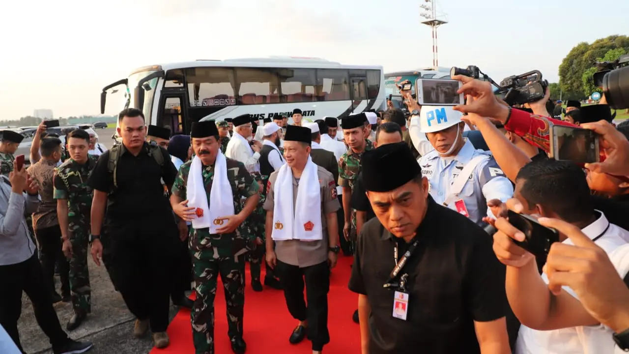 Panglima TNI Marsekal Hadi Tjahjanto bersama Kapolri Jenderal Tito Karnavian mengunjungi Kota Medan, Selasa (14/5/2019).