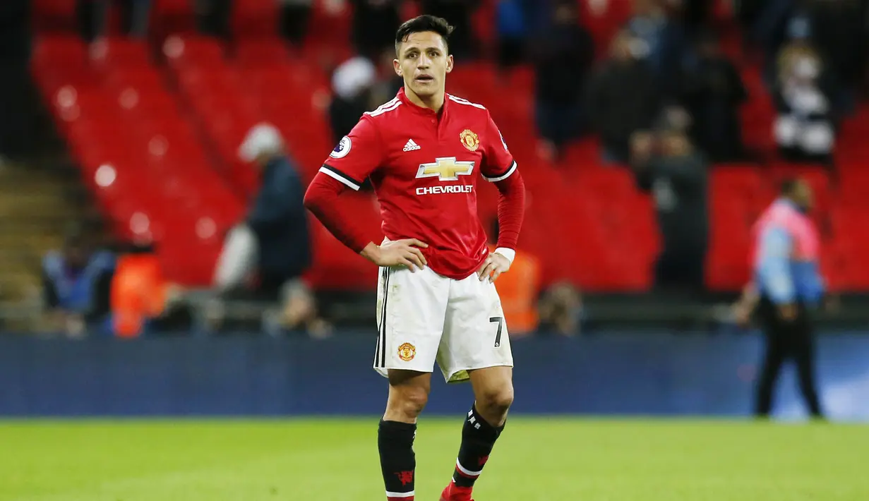 7. Alexis Sanches – Manchester United jadi malapetaka bagi pemain timnas Chile ini. Sejak memutuskan hengkang dari Arsenal ke MU, ia tak pernah mampu menunjukkan penampilan terbaiknya. (AFP/ Ian Kington)