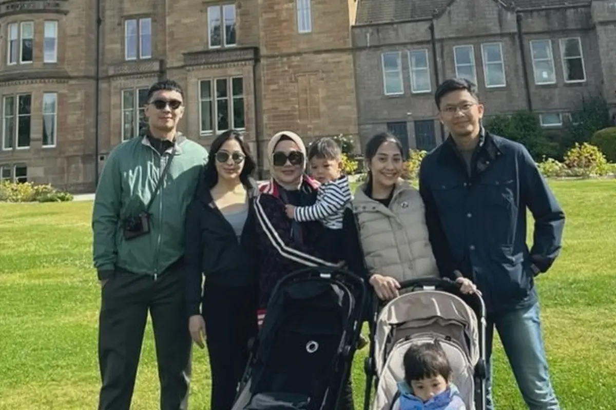 7 Potret Winona dan Nikita Willy Baby Moon Bareng Keluarga ke Inggris