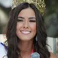 Paulina Vega bangga kenakan gaun rancangan desainer Indonesia.