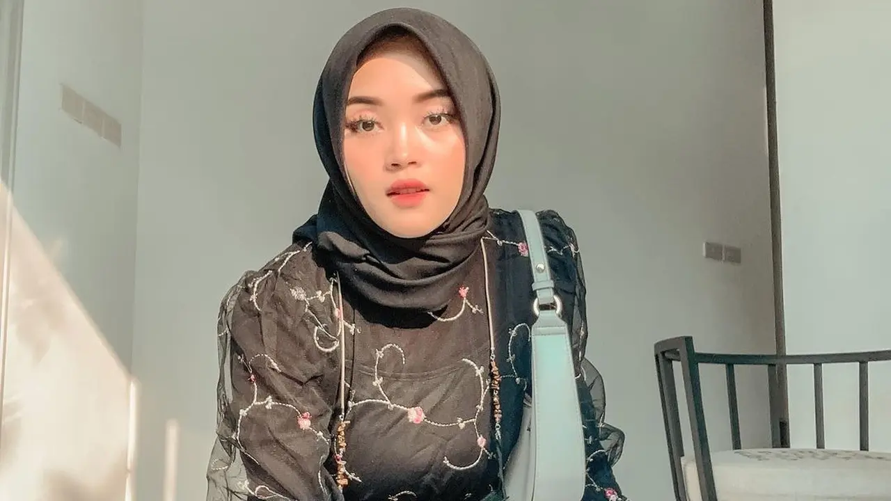 Putri Delina