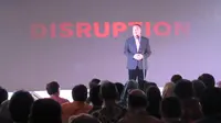Rhenald Kasali saat peluncuran bukunya yang berjudul Disruption: Menghadapi Lawan-Lawan Tak Kelihatan dalam Peradaban Uber. (Liputan6.com/ Agustinus Mario Damar) 