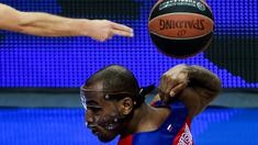 Pemain CSKA Moscow, Aaron Jackson, beraksi saat melawan FC Barcelona Lassa dalam lanjutan Grup F Top 16 Liga Eropa di Moscow, Rusia, (14/1/2016). (AFP/Kirill Kudryavtsev)