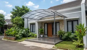 7 Model Kanopi Teras Besi yang Tidak Membuat Rumah Terlihat Berat, Simpel dan Tetap Elegan