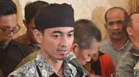 Zumi Zola memberikan keterangan pers di rumah dinasnya usai ditetapkan sebagai tersangka oleh KPK. (Liputan6.com/B Santoso)