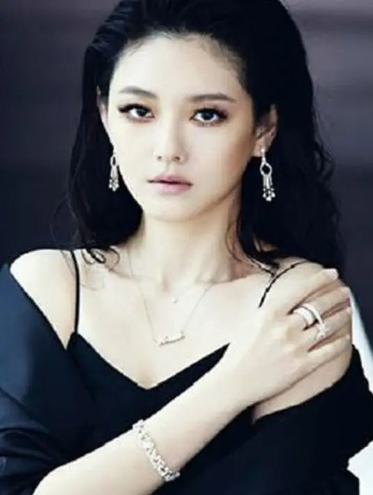 Dua tahun berselang, wanita cantik kelahiran 6 Oktober 1976 itu melahirkan anak keduanya. Barbie Shu sendiri dikenal pblik lewat perannya di serial Meteor Garden. (Foto: instagram.com/barbiehsu_das)
