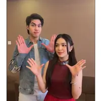 Potret kedekatan El Rumi dan Eca Aura. (sumber: TikTok/elsaajapasal)