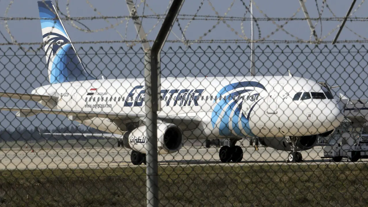 20160329-Dibajak, Pesawat EgyptAir Dipaksa Mendarat di Siprus-Siprus