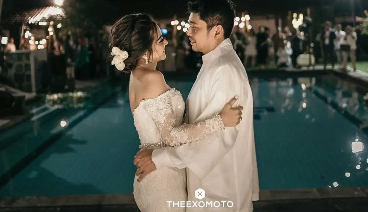 Perempuan kelahiran Bandung, 5 Februari 1986 ini mengatakan kalau buah hatinya yang bernama Reo Athar Sakuramoto lah yang memintanya untuk segera menikah. Reo inginkan sosok ayah untuk menemaninya. (Instagram/tentangtiwi)