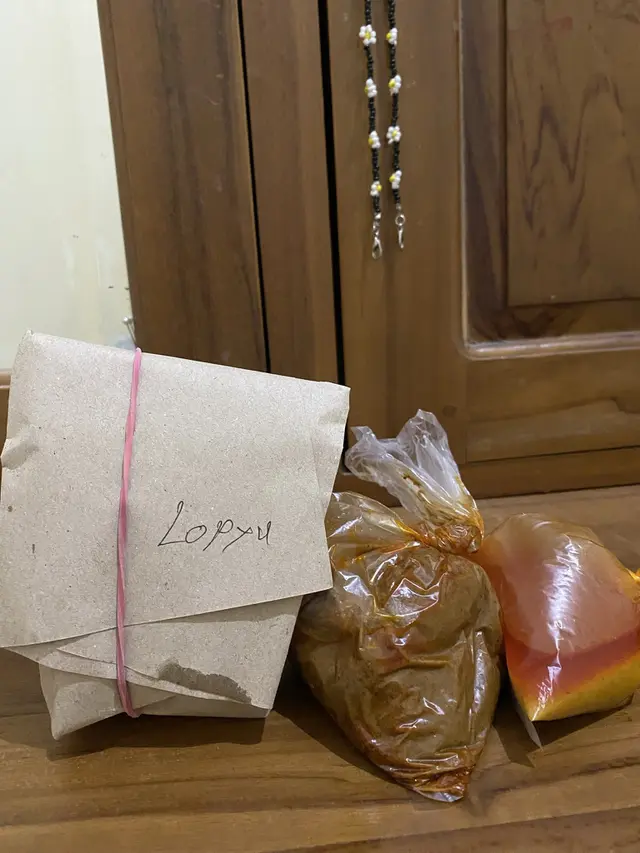 5 Tulisan Nyeleneh di Nasi Bungkus Ini Bikin Senyum Nyengir