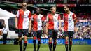 Empat pemain baru Feyenoord (dari kiri) Thomas Beelen, Yankuba Minteh, Thomas van den Belt dan Ramiz Zerrouki saat diperkenalkan di De Kuip stadium, Rotterdam (16/7/2023). Yankuba Minteh didatangkan Newcastle United dari Odense BK dengan nilai transfer 8 juta euro atau setara Rp134 miliar. Untuk menambah jam terbang, ia langsung dipinjamkan The Magpies ke Feyenoord selama semuism hingga 30 Juni 2024. (AFP/ANP/Robin van Lonkhuijsen)