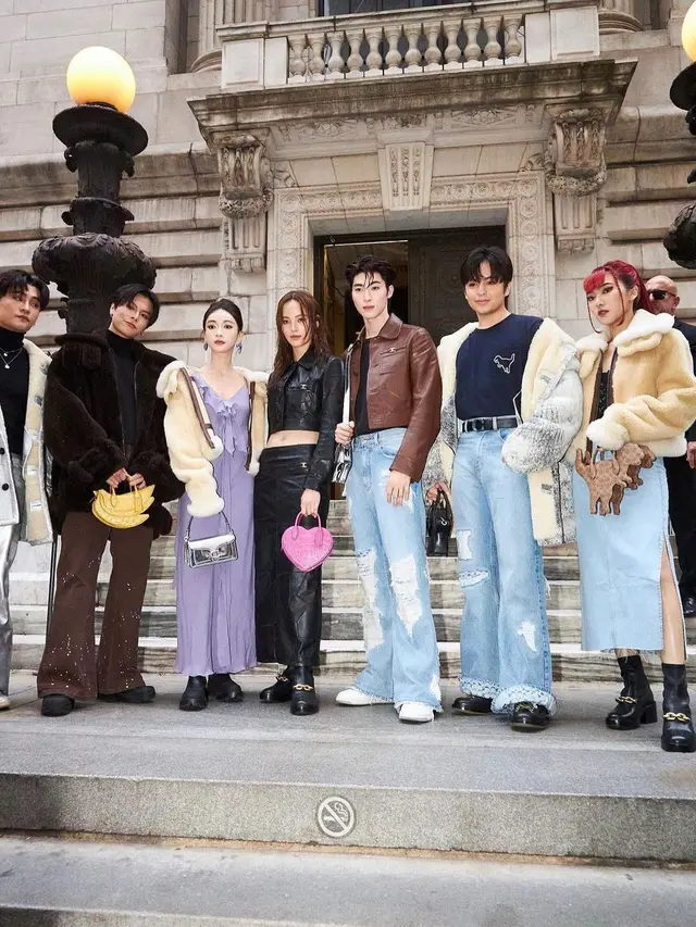 Bertemu Enzy Storia, Ini 6 Potret Isyana Sarasvati dan Angga Yunanda di NYFW