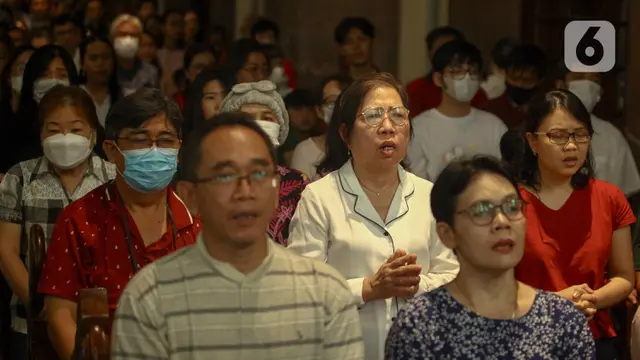Khidmat Misa Kenaikan Yesus Kristus di Gereja Katedral Jakarta
