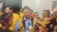 Ketum DPP Partai Golkar, Airlangga Hartarto menghadiri konsolidasi Partai Golkar di salah satu hotel kawasan Mamuju, Sulawesi Barat. (Liputan6.com/Dicky Agung Prihanto)