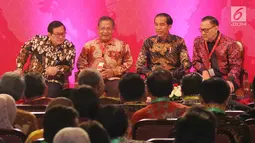 Presiden Joko Widodo (kedua kanan) bersama Gubernur BI Agus Martowardojo, Seskab Pramono Anung dan Menko Perekonomian Darmin Nasution saat menghadiri Rakornas Pengendalian Inflasi Tahun 2017, Jakarta, Kamis (27/7). (Liputan6.com/Angga Yuniar)